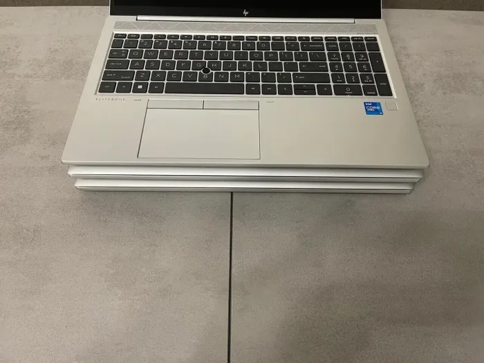 Ультрабук HP EliteBook 850 G8 / 15.6" (1920x1080) IPS / Intel Core i5-1145G7 (4 (8) ядра по 2.6 - 4.4 GHz) / 16 GB DDR4 / 256 GB SSD / Intel Iris Xe Graphics / WebCam / HDMI б/в - зображення 6