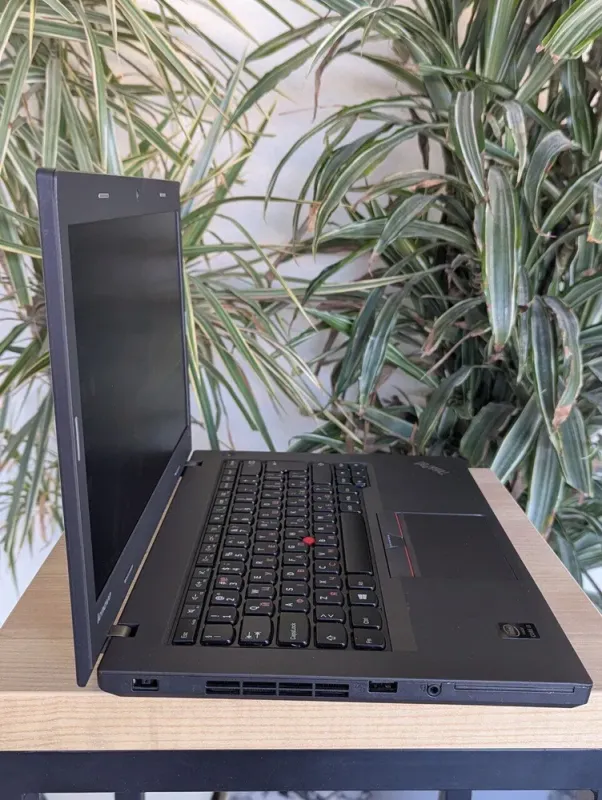 Ноутбук Б-клас Lenovo ThinkPad L450 / 14" (1366x768) TN / Intel Core i3-5005U (2 (4) ядра по 2.0 GHz) / 8 GB DDR3 / 128 GB SSD / Intel HD Graphics 5500 / WebCam б/в - зображення 5