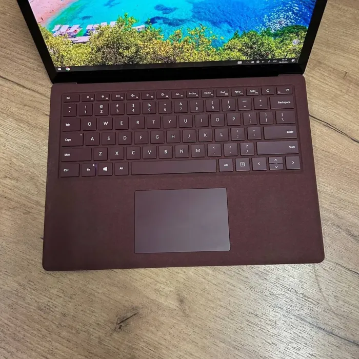 Ультрабук Б-клас Microsoft Surface Laptop 2 Red / 13.5" (2256x1504) IPS Touch / Intel Core i5-8250U (4 (8) ядра по 1.6 - 3.4 GHz) / 8 GB DDR4 / 256 GB SSD / Intel UHD Graphics 620 / WebCam б/в - зображення 7