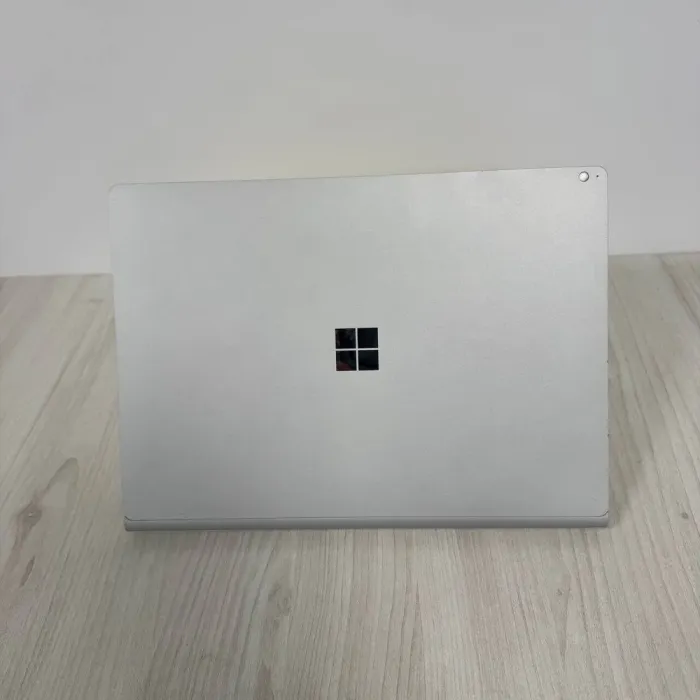 Ігровий ультрабук-трансформер Б-класу Microsoft Surface Book 2 / 15" (3240x2160) IPS Touch / Intel Core i7-8650U (4 (8) ядра по 1.9 - 4.2 GHz) / 16 GB DDR4 / 256 GB SSD NVMe / nVidia GeForce GTX 1060, 6 GB GDDR5, 192-bit / WebCam б/в - зображення 3