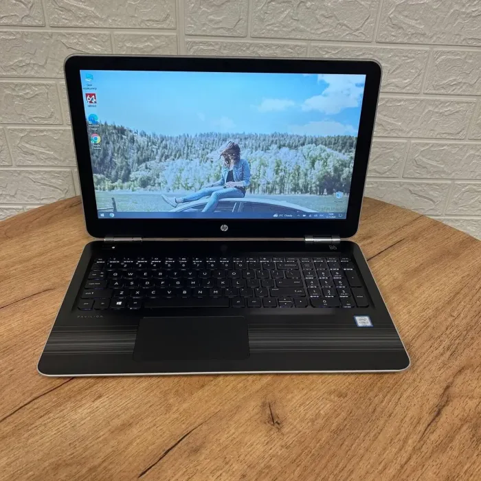 Ноутбук Б-клас HP Pavilion 15-au018wm / 15.6" (1366x768) TN Touch / Intel Core i7-6500U (2 (4) ядра по 2.5 - 3.1 GHz) / 12 GB DDR4 / 256 GB SSD / Intel HD Graphics 520 / WebCam б/в - зображення 2