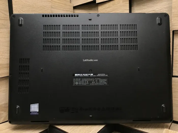 Ноутбук Б-клас Dell Latitude 5490 / 14" (1366x768) TN / Intel Core i5-8250U (4 (8) ядра по 1.6 - 3.4 GHz) / 8 GB DDR4 / 240 GB SSD / Intel UHD Graphics 620 / WebCam / Windows 10 б/в - зображення 9