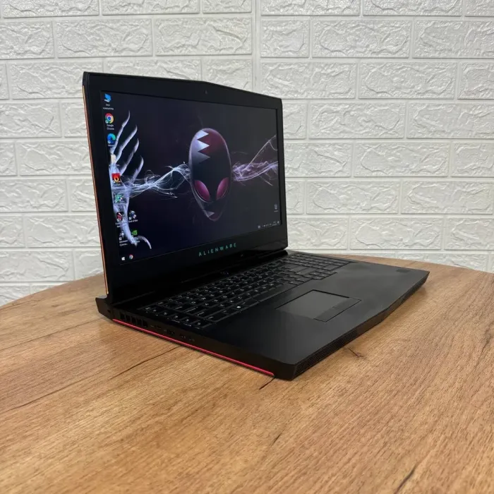 Ігровий ноутбук Dell Alienware 17 R3 / 17.3" (3840x2160) IPS / Intel Core i7-6820HQ (4 (8) ядра по 2.7 - 3.6 GHz) / 16 GB DDR4 / 500 GB SSD / nVidia GeForce GTX 1070, 8 GB GDDR5, 256-bit / WebCam б/в - зображення 4