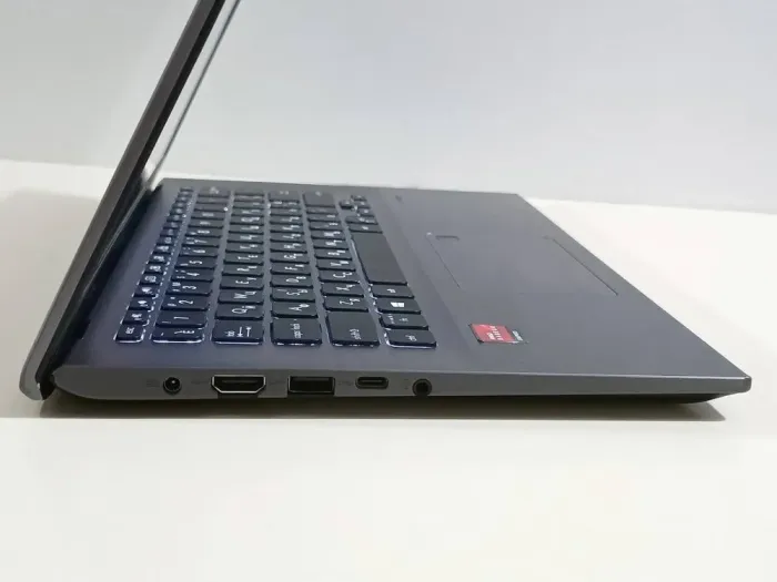 Ультрабук Б-клас Asus VivoBook X412DAP / 14" (1920x1080) TN / AMD Ryzen 3 3250U (2 (4) ядра по 2.6 - 3.5 GHz) / 12 GB DDR4 / 256 GB SSD / AMD Radeon RX Vega 3 Graphics / WebCam / Windows 11 Pro б/в - зображення 5