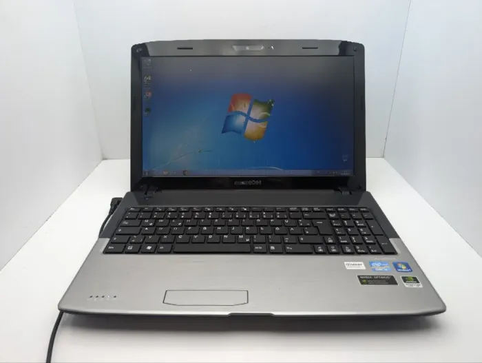 Ноутбук Medion Akoya P6812 / 15.6" (1366x768) TN / Intel Core i3-2330M (2 (4) ядра по 2.2 GHz) / 6 GB DDR3 / 750 GB HDD / nVidia GeForce GT 555M, 1 GB GDDR3, 128-bit / WebCam / АКБ не тримає б/в - зображення 2