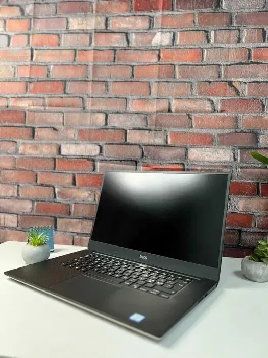 Мобільна робоча станція Dell Precision 5520 / 15.6" (1920x1080) IPS / Intel Core i7-7820HQ (4 (8) ядра по 2.9 - 3.9 GHz) / 32 GB DDR4 / 512 GB SSD / nVidia Quadro M1200, 4 GB GDDR5, 128-bit / WebCam б/в - зображення 4