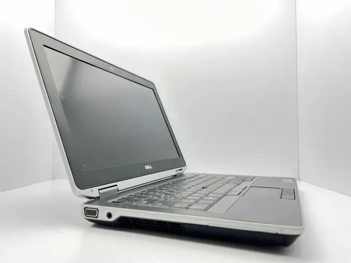 Ноутбук Dell Latitude E6330 / 13.3" (1366x768) TN / Intel Core i5-3380M (2 (4) ядра по 2.9 - 3.6 GHz) / 4 GB DDR3 / 240 GB SSD / Intel HD Graphics 4000 б/в - зображення 4