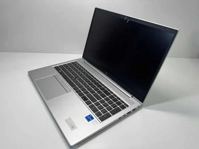 Ультрабук HP EliteBook 850 G8 / 15.6" (1920x1080) IPS / Intel Core i7-1185G7 (4 (8) ядра по 3.0 - 4.8 GHz) / 16 GB DDR4 / 512 GB SSD / Intel Iris Xe Graphics / WebCam / TouchID б/в - зображення 4