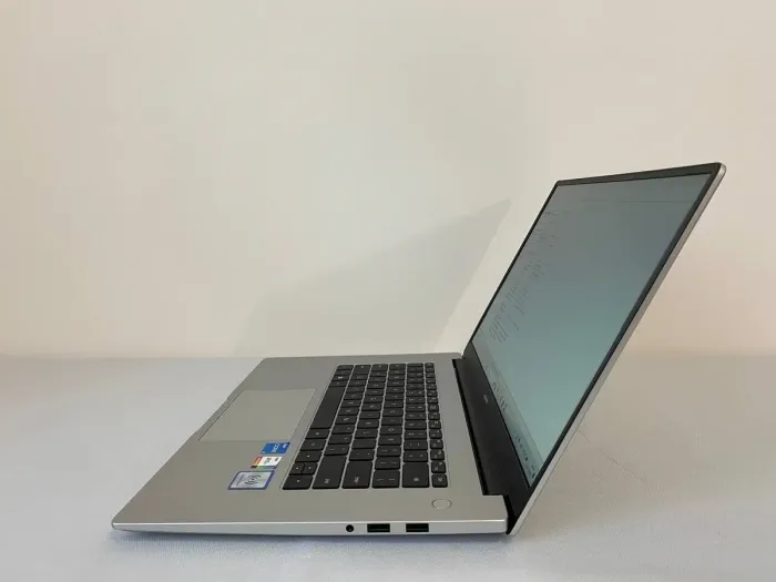 Ноутбук Б-клас Huawei MateBook D 15 BOD-WXX9 / 15.6" (1920x1080) IPS / Intel Core i5-1135G7 (4 (8) ядра по 2.4 - 4.2 GHz) / 8 GB DDR4 / 512 GB SSD / Intel Iris Xe Graphics / WebCam / HDMI б/в - зображення 6