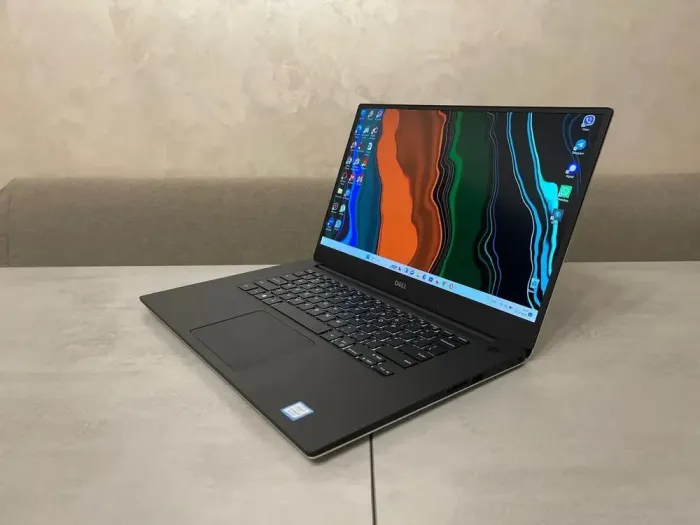 Мобільна робоча станція Dell Precision 5530 / 15.6" (1920x1080) IPS / Intel Core i7-8850H (6 (12) ядер по 2.6 - 4.3 GHz) / 16 GB DDR4 / 500 GB SSD M.2 / nVidia Quadro P1000, 4 GB GDDR5, 128-bit / WebCam / HDMI б/в - зображення 3