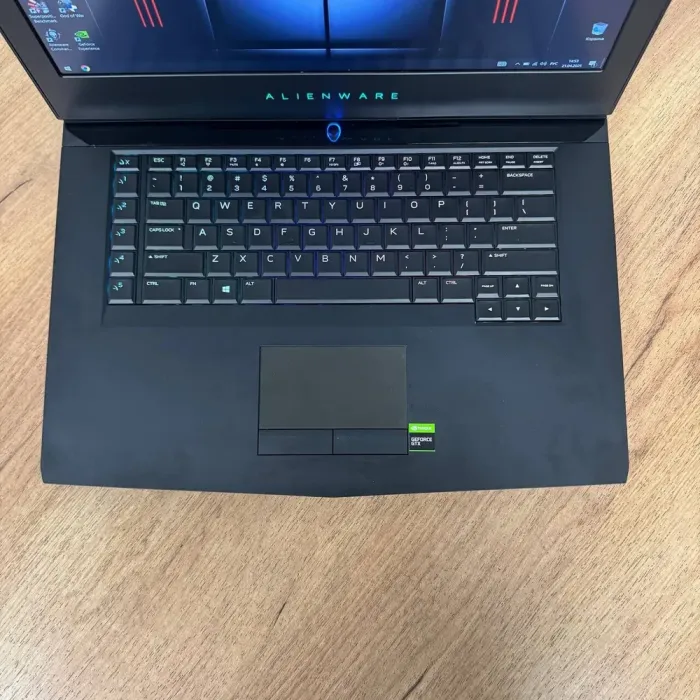Ігровий ноутбук Dell Alienware 15 R3 / 15.6" (1920x1080) IPS / Intel Core i7-6820HQ (4 (8) ядра по 2.7 - 3.6 GHz) / 16 GB DDR4 / 500 GB SSD / nVidia GeForce GTX 1070, 8 GB GDDR5, 256-bit / WebCam б/в - зображення 7