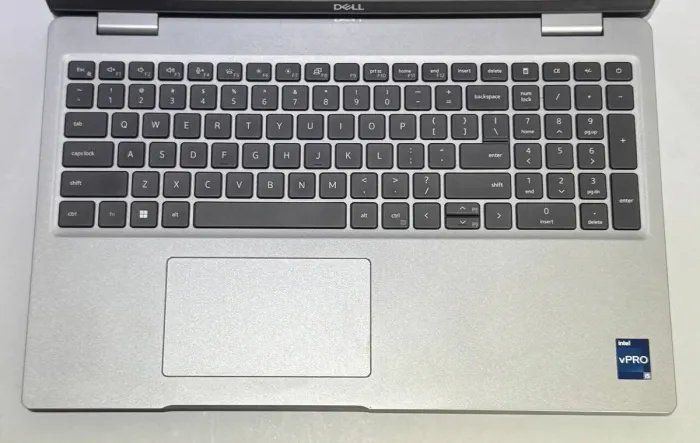 Ноутбук Dell Precision 3570 / 15.6" (1920x1080) IPS / Intel Core i5-1250P (12 (16) ядер по 3.3 - 4.4 GHz) / 16 GB DDR4 / 256 GB SSD + 256 GB SSD / Intel Iris Xe Graphics / WebCam б/в - зображення 3