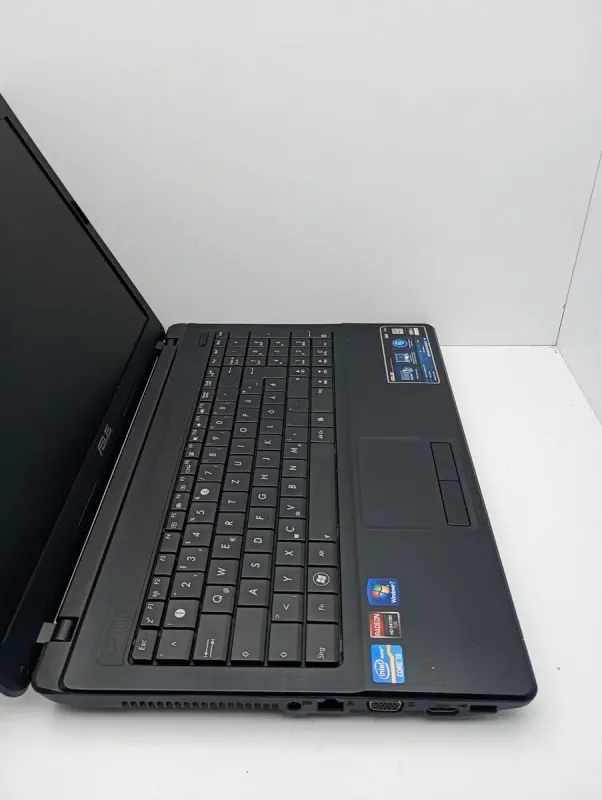 Ноутбук Asus K54 / 15.6" (1366x768) TN / Intel Core i3-2330M (2 (4) ядра по 2.2 GHz) / 4 GB DDR3 / 320 GB HDD / AMD Radeon HD 6470M, 1 GB DDR3, 64-bit / WebCam б/в - зображення 3