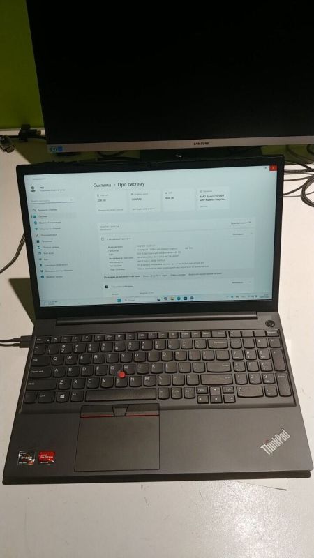 Ультрабук Б-клас Lenovo ThinkPad E15 Gen 3 / 15.6" (1920x1080) IPS / AMD Ryzen 7 5700U (8 (16) ядер по 1.8 - 4.3 GHz) / 16 GB DDR4 / 512 GB SSD / AMD Radeon Graphics / WebCam / Windows 11 б/в - зображення 3
