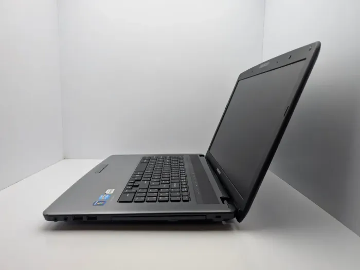 Ноутбук Medion Akoya E7220 / 17.3" (1600x900) TN / Intel Core i3-2310M (2 (4) ядра по 2.1 GHz) / 6 GB DDR3 / 750 GB HDD / Intel HD Graphics / WebCam / АКБ не тримає б/в - зображення 6