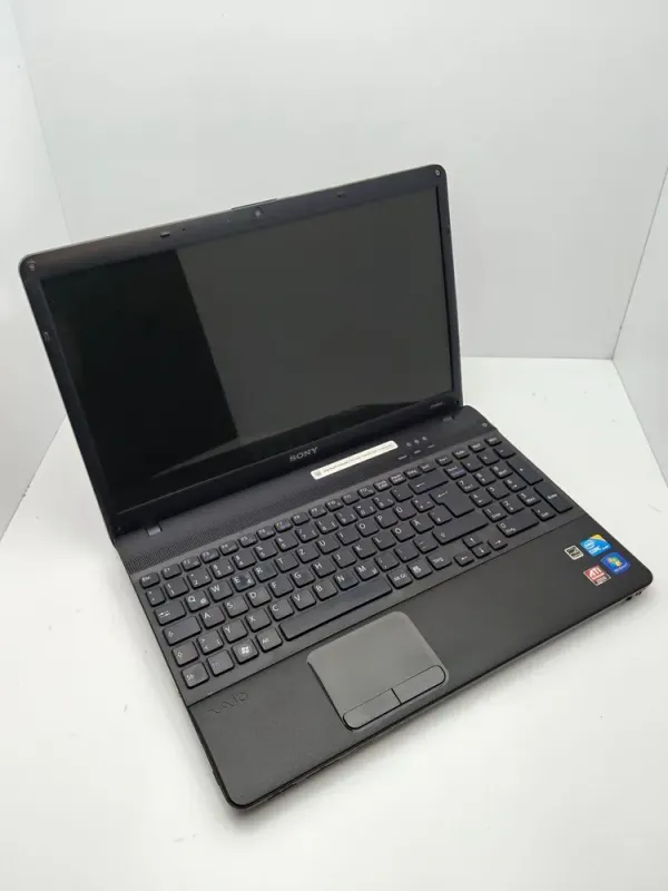Ноутбук Sony VPC156 / 15.6" (1366x768) TN / Intel Core i5-460M (2 (4) ядра по 2.53 - 2.8 GHz) / 6 GB DDR3 / 750 GB HDD / AMD Mobility Radeon HD 5000 / WebCam б/в - зображення 3