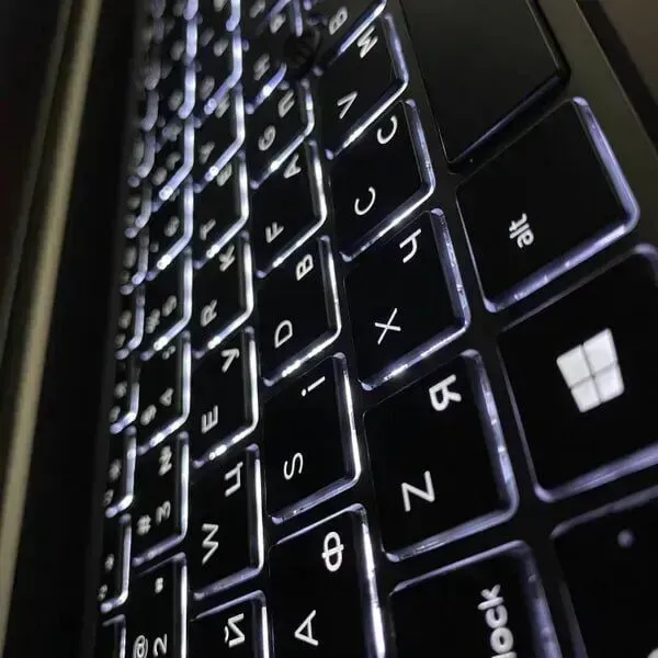 Мобільна робоча станція Б-клас HP ZBook 15 G5 / 15.6" (1920x1080) IPS / Intel Core i7-8850H (6 (12) ядер по 2.6 - 4.3 GHz) / 16 GB DDR4 / 512 GB SSD / nVidia Quadro P1000, 4 GB GDDR5, 256-bit / WebCam / Touch б/в - зображення 6