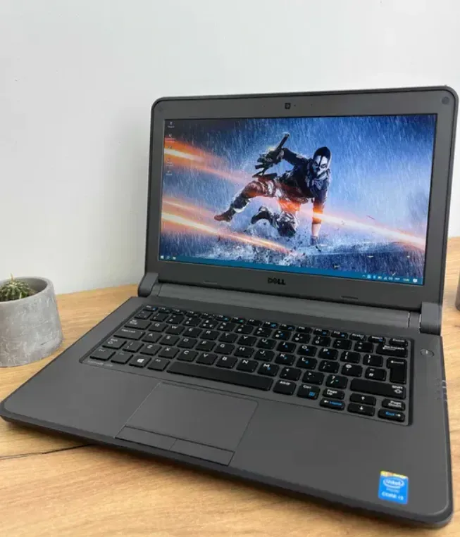 Ультрабук Dell Latitude 3350 / 13.3" TN / Intel Core i3-5005U (2(4) ядра по 2 GHz) / 8GB DDR3 / 128GB SSD / HD Graphics 5500 / WebCam / Win 10 PRO Lic б/в - зображення 2