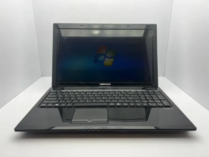 Ноутбук Medion E6315 / 15.6" (1366x768) TN / AMD E-450 (2 ядра по 1.65 GHz) / 4 GB DDR3 / 128 GB SSD / AMD Radeon HD 6320 / WebCam б/в - зображення 2