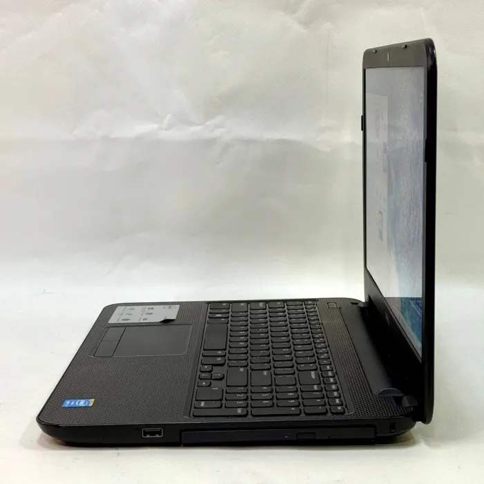 Ноутбук Б-клас Dell Inspiron 3537 / 15.6" (1366x768) TN / Intel Core i3-4010U (2 (4) ядра по 1.7 GHz) / 8 GB DDR3 / 500 GB HDD / Intel HD Graphics 4400 / WebCam / DVD-ROM / Windows 10 Pro б/в - зображення 6