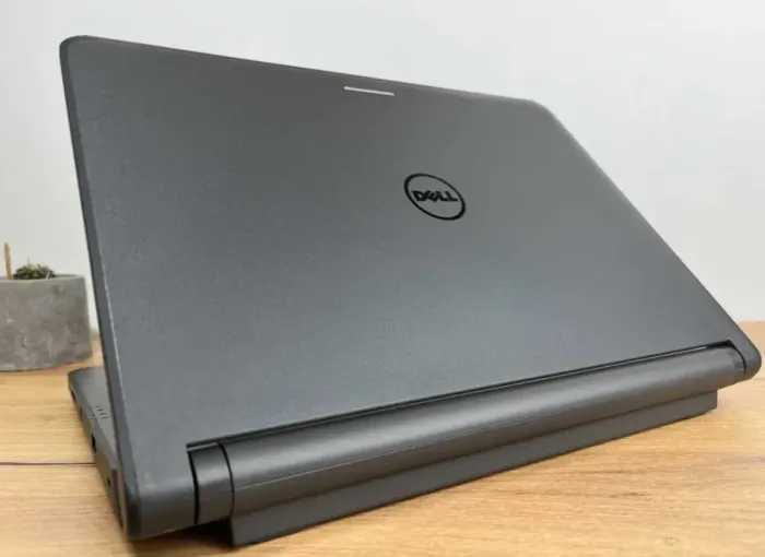 Ультрабук Dell Latitude 3350 / 13.3" TN / Intel Core i3-5005U (2(4) ядра по 2 GHz) / 8GB DDR3 / 128GB SSD / HD Graphics 5500 / WebCam / Win 10 PRO Lic б/в - зображення 5