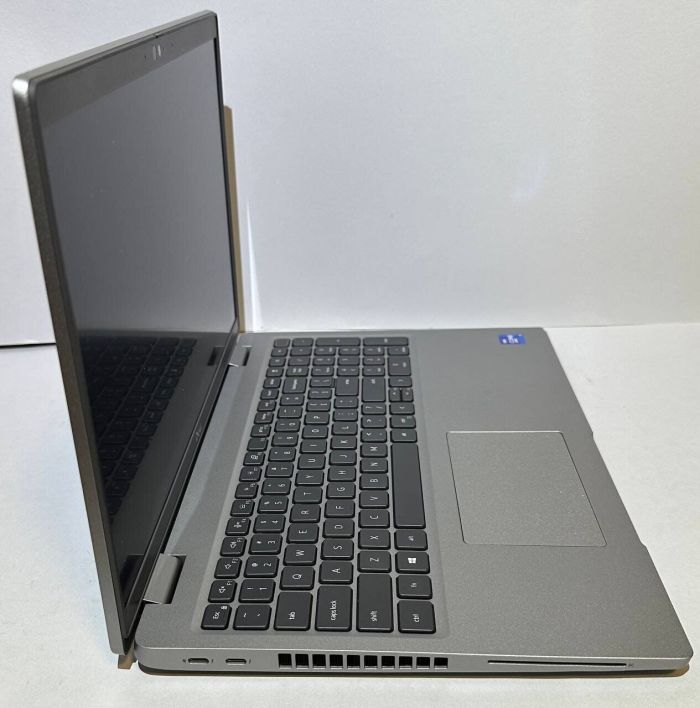 Ультрабук Б-клас Dell Latitude 5520 / 15,6" (1920x1080) IPS / Intel Core i7-1185G7 (4 (8) ядра по 3,0 - 4,8 ГГц) / 16 ГБ DDR4 / 512 ГБ SSD / Intel Iris Xe Graphics / WebCam б/в - зображення 7