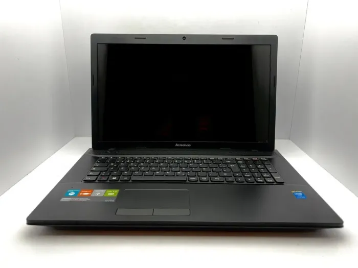 Ноутбук Lenovo G700 / 17.3" (1600x900) TN / Intel Pentium 2020M (2 ядра по 2.4 GHz) / 4 GB DDR3 / 1000 GB HDD / Intel HD Graphics / WebCam / АКБ не тримає б/в - зображення 2