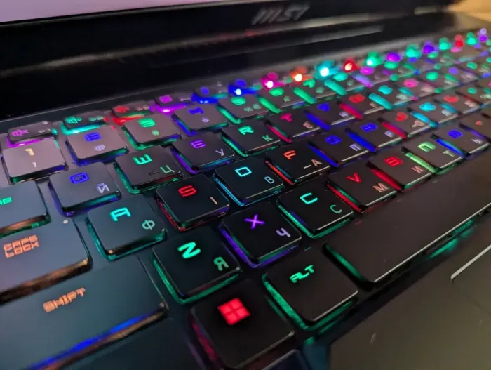 Ігровий ноутбук MSI Titan GT77HX / 17.3" (3840x2160) IPS / Intel Core i9-13980HX (24 (32) ядра по 2,2 - 5,6 ГГц) / 128 ГБ DDR5 / 2000 ГБ SSD + 256 ГБ SSD / nVidia GeForce RTX 4090, 16 ГБ GDDR6, 256-біт / WebCam / Windows 11 б/в - зображення 6