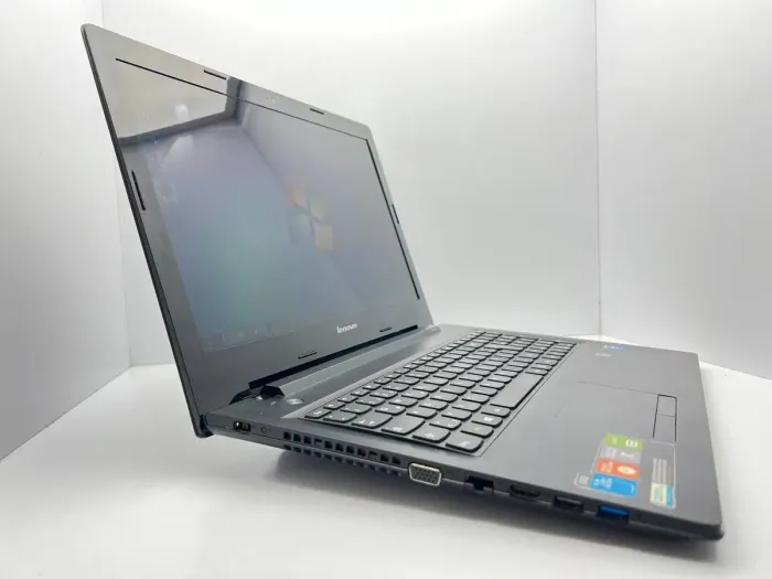 Ноутбук Lenovo G50-30 / 15.6" (1366x768) TN / Intel Celeron N2830 (2 ядра по 2.16 - 2.41 GHz) / 4 GB DDR3 / 320 GB HDD / Intel HD Graphics / WebCam б/в - зображення 3
