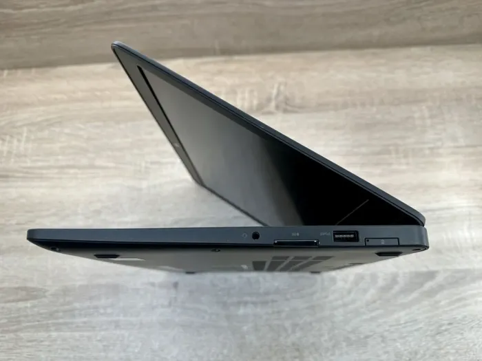 Ноутбук Dell Latitude E7470 / 14" TN / Intel Core i5-6300U (2(4) ядра по 2.4-3GHz) / 8GB DDR4 / 512GB SSD / HD Graphics 520 / WebCam / Win 10 Pro б/в - зображення 5