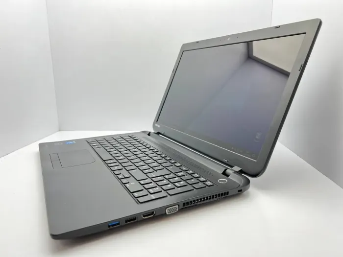 Ноутбук Toshiba Satellite Pro C50-B / 15.6" (1366x768) TN / Intel Celeron N2830 (2 ядра по 2.16 - 2.41 GHz) / 4 GB DDR3 / 120 GB SSD / Intel HD Graphics / WebCam б/в - зображення 4