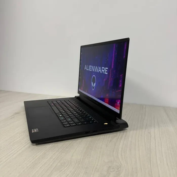 Ігровий ноутбук Б-класу Dell Alienware m17 R5 / 17,3" (1920x1080) IPS / AMD Ryzen 9 6900HX (8 (16) ядер по 3.3 - 4.9 GHz) / 16 GB DDR5 / 1000 GB SSD NVMe / nVidia GeForce RTX 3070 Ti, 8 GB GDDR6, 256-bit / WebCam б/в - зображення 5