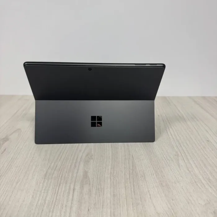 Планшет Microsoft Surface Pro 9 / 13" (2880x1920) IPS Touch / Intel Core i5-1235U (10 (12) ядер по 1,3 - 4,4 ГГц) / 8 ГБ DDR3 / 256 ГБ SSD / Intel Iris Xe Graphics / WebCam б/в - зображення 8