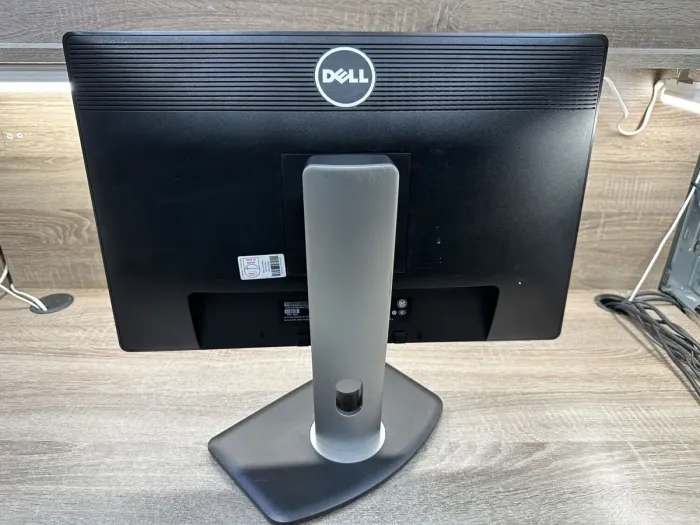 Монітор Dell P2213f / 22" (1680x1050) TN / VGA, DVI, DisplayPort, USB 2.0 б/в - зображення 4