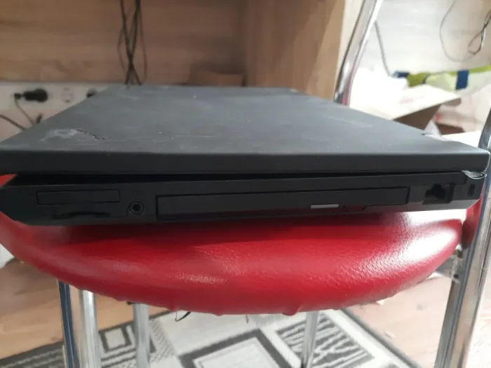 Мобільна робоча станція Lenovo ThinkPad W530 / 15.6" (1600x900) TN / Intel Core i7-3740QM (4 (8) ядра по 2.7 - 3.7 GHz) / 16 GB DDR3 / 240 GB SSD / nVidia Quadro K1000M, 2 GB DDR3, 128-bit / WebCam б/в - зображення 3