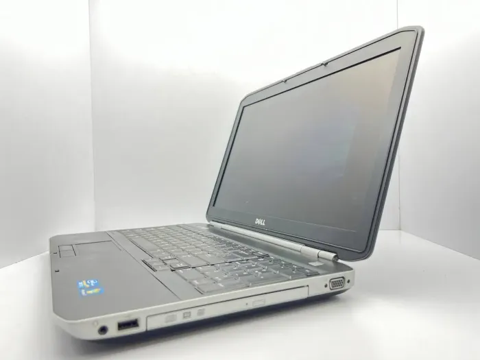 Ноутбук Б-клас Dell Latitude E5520 / 15.6" (1366x768) TN / Intel Core i5-2520M (2 (4) ядра по 2.5 - 3.2 GHz) / 4 GB DDR3 / 240 GB SSD / Intel HD Graphics 3000 / WebCam б/в - зображення 4