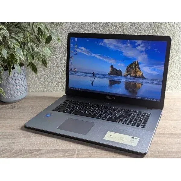 Ноутбук Б-клас Asus VivoBook 17 X705NA / 17.3" (1366x768) TN / Intel Celeron N3350 (2 ядра по 1.1 - 2.4 GHz) / 8 GB DDR3 / 128 GB SSD / Intel HD Graphics 500 / WebCam б/в - зображення 4