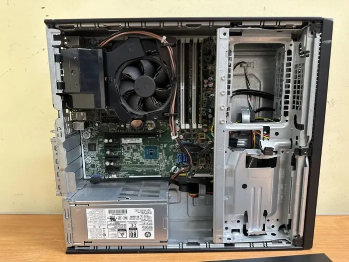 Комп'ютер HP ProDesk 600 G2 SFF / Intel Core i5-6400 (4 ядра по 2.7 - 3.3 GHz) / 8 GB DDR4 / 240 GB SSD / Intel HD Graphics 530 / 200W / DisplayPort б/в - зображення 5