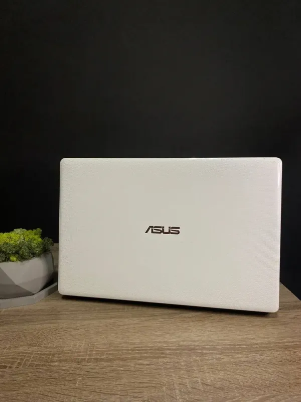 Ноутбук Б-клас Asus X550C / 15.6" (1366x768) TN / Intel Pentium 2117U (2 ядра по 1.8 GHz) / 4 GB DDR3 / 250 GB HDD / Intel HD Graphics 2500 / WebCam / DVD-RW / Win 10 / АКБ не держит б/в - зображення 3