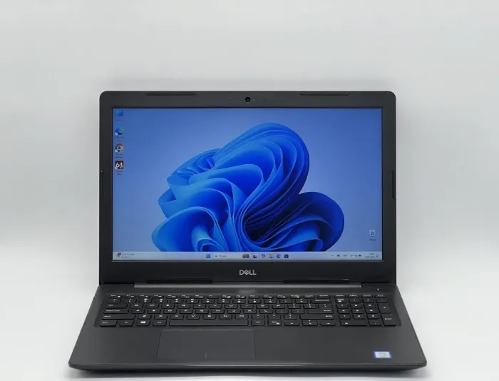 Ноутбук Dell Latitude 3590 / 15.6" (1920x1080) TN / Intel Core i5-8250U (4 (8) ядра по 1.6 - 3.4 GHz) / 8 GB DDR4 / 240 GB SSD / Intel UHD Graphics 620 / WebCam б/в - зображення 2