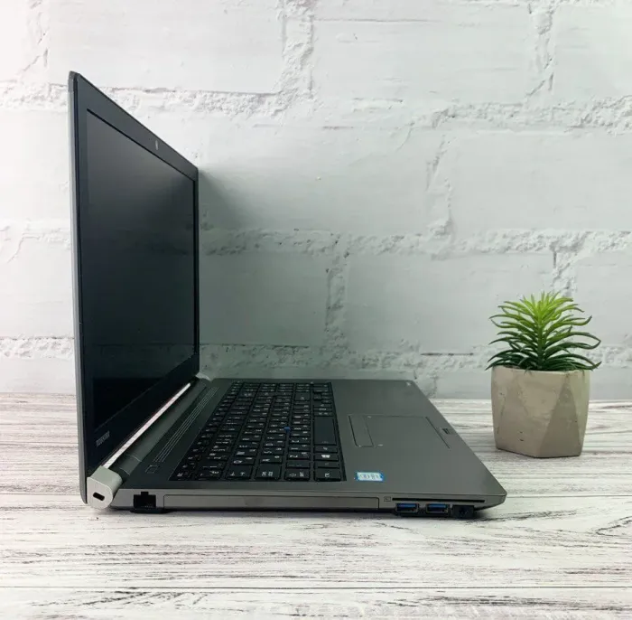 Ноутбук Toshiba Tecra Z50-C / 15.6" (1920x1080) IPS / Intel Core i5-6200U (2 (4) ядра по 2.3 - 2.8 GHz) / 8 GB DDR3 / 128 GB SSD M.2 / Intel HD Graphics 520 / WebCam б/в - зображення 4