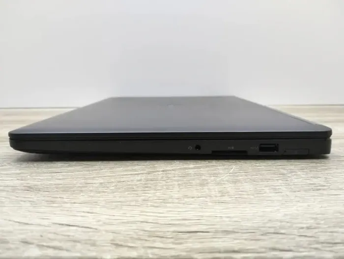 Ноутбук Б-клас Dell Latitude E7470 / 14" (1920x1080) IPS / Intel Core i5-6300U (2 (4) ядра по 2.4 - 3.0 GHz) / 8 GB DDR4 / 120 GB SSD / Intel HD Graphics 520 / WebCam б/в - зображення 8