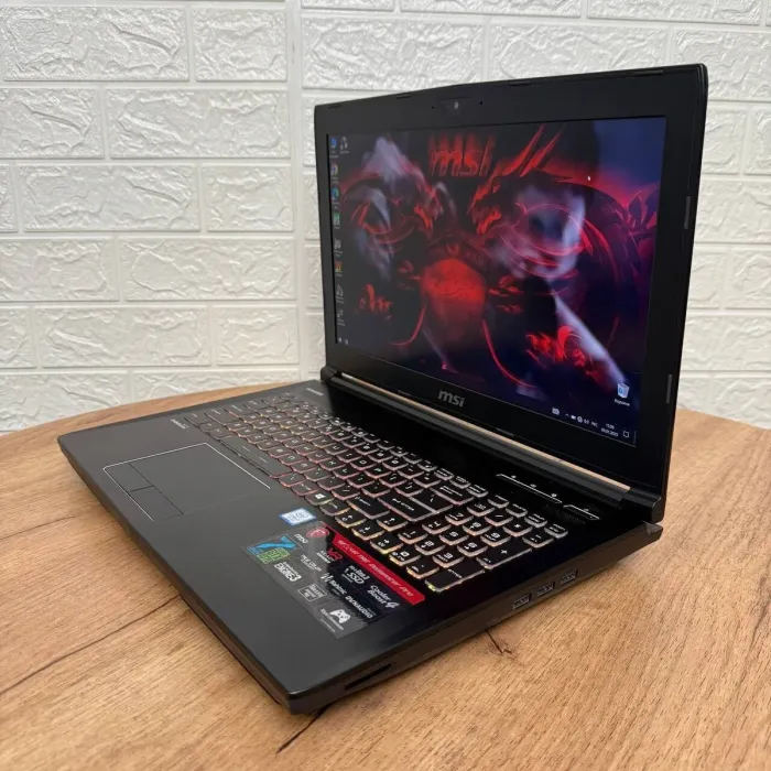 Ігровий ноутбук MSI GT62VR 7RE Dominator Pro / 15.6" (1920x1080) IPS / Intel Core i7-7700HQ (4 (8) ядра по 2.8 - 3.8 GHz) / 16 GB DDR4 / 256 GB SSD M.2 + 1000 GB HDD / nVidia GeForce GTX 1070, 8 GB GDDR5, 256-bit / WebCam б/в - зображення 4