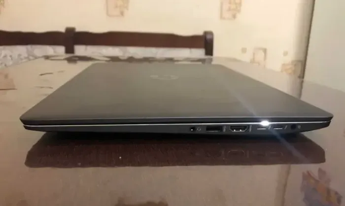 Робоча станція HP ZBook 15 G3 / 15.6" (1920x1080) IPS / Intel Core i7-6700HQ (4 (8) ядра по 2.6 - 3.5 GHz) / 16 GB DDR4 / 256 GB SSD / nVidia Quadro M1000M, 2 GB GDDR5, 128-bit / WebCam б/в - зображення 6