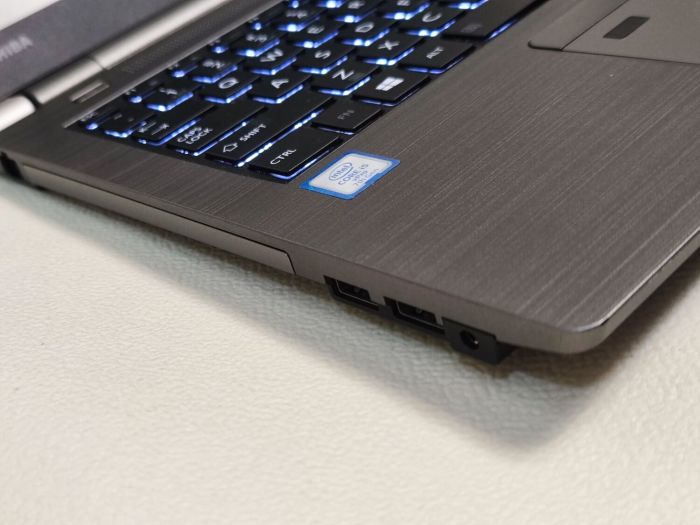 Ноутбук Toshiba Tecra Z50-E / 15.6" (1366x768) TN / Intel Core i5-7300U (2 (4) ядра по 2.6 - 3.5 GHz) / 8 GB DDR4 / 256 GB SSD / Intel HD Graphics 620 / WebCam б/в - зображення 3