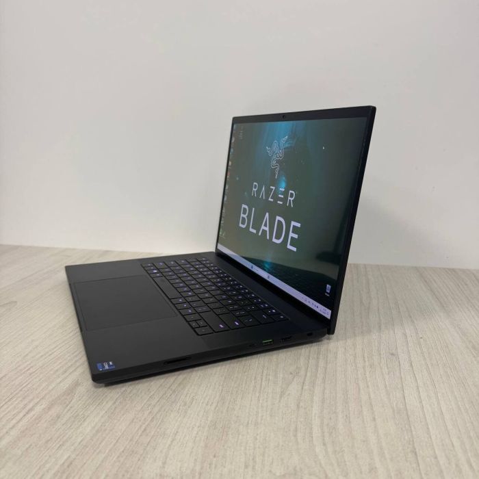 Ігровий ноутбук Razer Blade 16 RZ09-0510 / 16" (2560x1600) IPS / Intel Core i9-14900HX (24 (32) ядра по 2,2 - 5,7 ГГц) / 32 ГБ DDR5 / 2000 ГБ SSD NVMe / nVidia GeForce RTX 4090, 16 ГБ GDDR6, 256-біт / Веб-камера б/в - изображение 5