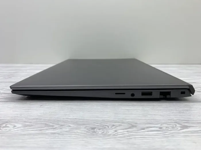 Ультрабук Б-клас Dell Vostro 5402 / 14" (1920x1080) IPS / Intel Core i5-1135G7 (4 (8) ядра по 2.4 - 4.2 GHz) / 16 GB DDR4 / 512 GB SSD / Intel Iris Xe Graphics / WebCam б/в - зображення 5
