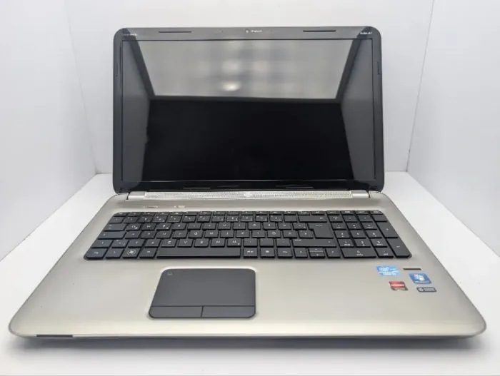 Ноутбук HP Pavilion dv7-6c30eg / 17.3" (1600x900) TN / Intel Core i7-2670QM (4 (8) ядра по 2.2 - 3.1 GHz) / 6 GB DDR3 / 1000 GB HDD / AMD Radeon HD 6770M, 1 GB GDDR5, 128-bit / WebCam / DVD-ROM б/в - зображення 3