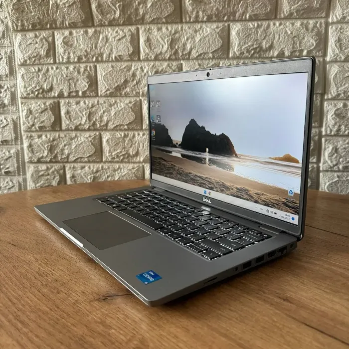 Ультрабук Б-клас Dell Latitude 5430 / 14" (1920x1080) IPS / Intel Core i5-1235U (10 (12) ядер по 1.3 - 4.4 GHz) / 8 GB DDR4 / 512 GB SSD NVMe / Intel Iris Xe Graphics / WebCam б/в - зображення 5