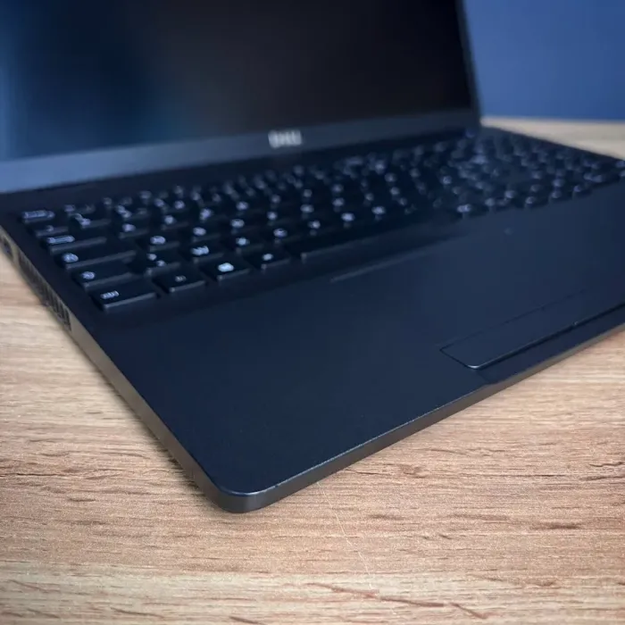 Мобільна робоча станція Dell Precision 3540 / 15.6" (1920x1080) IPS / Intel Core i5-8365U (4 (8) ядра по 1.6 - 4.1 GHz) / 8 GB DDR4 / 256 GB SSD / Intel UHD Graphics / WebCam б/в - зображення 6